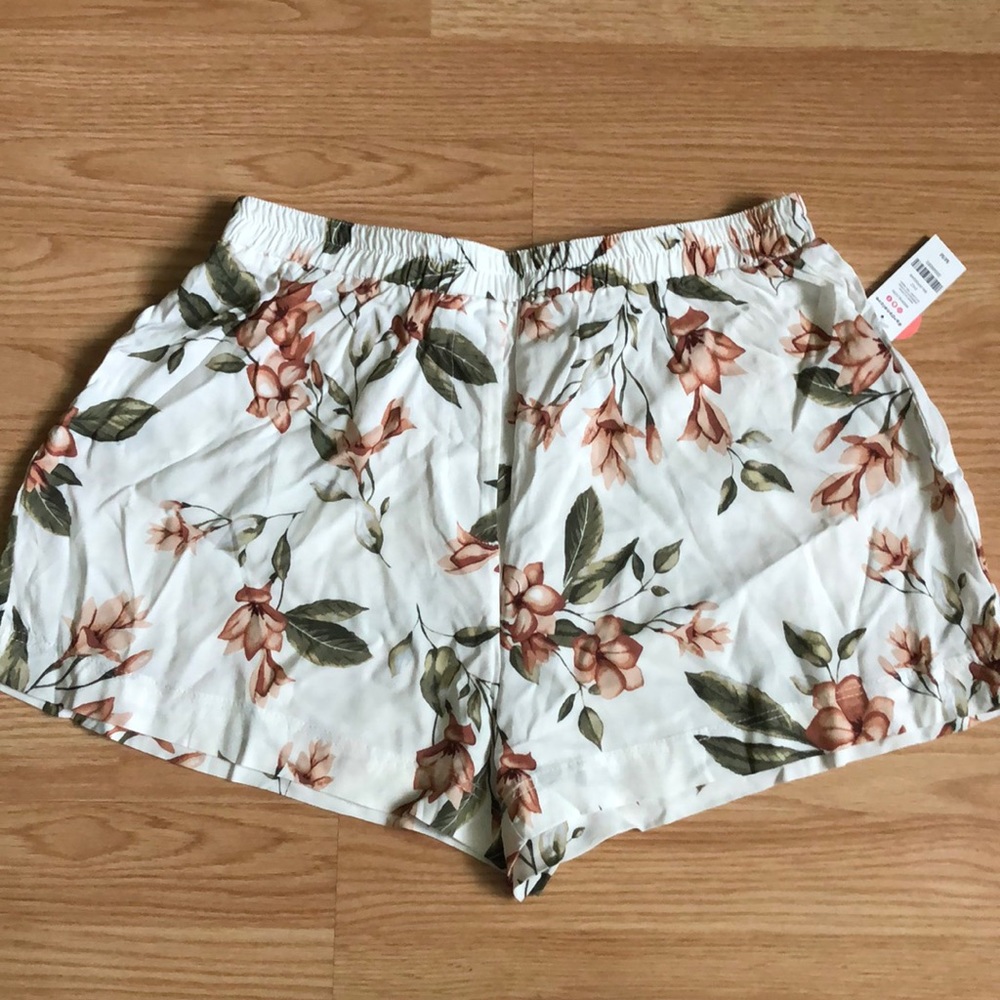 Summer shorts , size M. New with tags
